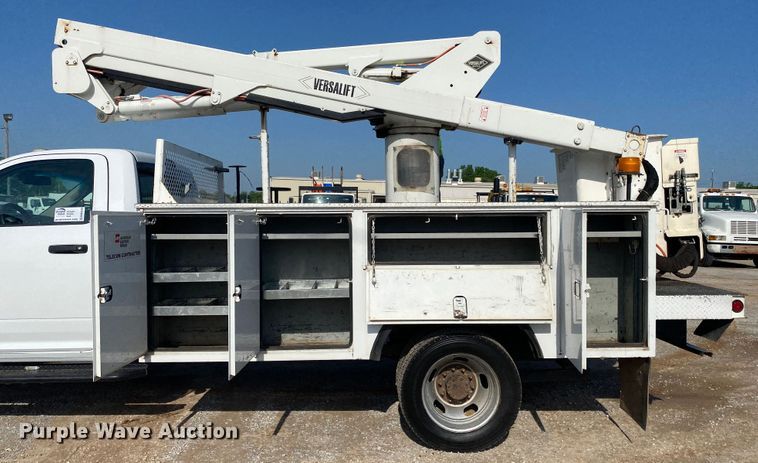 image for item DM4129 2015 Dodge Ram 5500HD  bucket truck