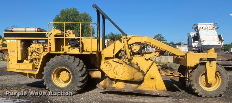 image for item DM4134 1992 Caterpillar RR-250  soil stabilizer
