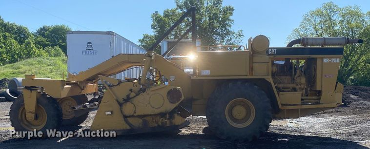 image for item DM4134 1992 Caterpillar RR-250  soil stabilizer