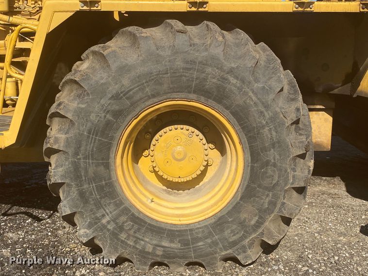 image for item DM4134 1992 Caterpillar RR-250  soil stabilizer