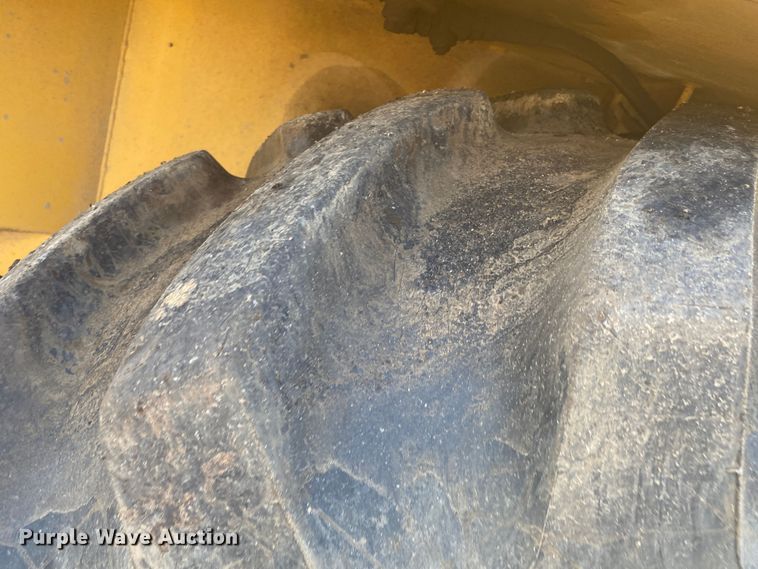 image for item DM4134 1992 Caterpillar RR-250  soil stabilizer