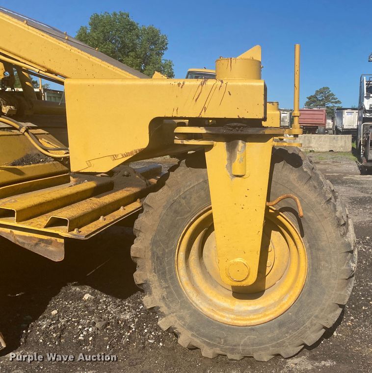 image for item DM4134 1992 Caterpillar RR-250  soil stabilizer