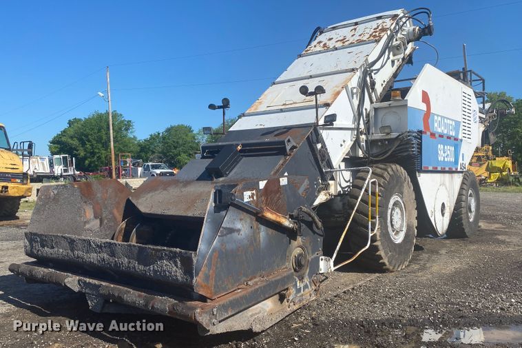 image for item DM4135 1995 Roadtec SB2500  Shuttle Buggy material transfer vehicle