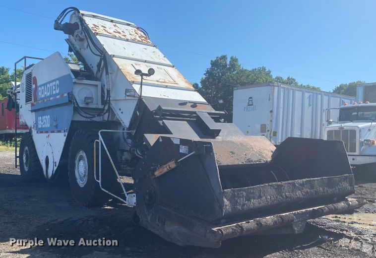 image for item DM4135 1995 Roadtec SB2500  Shuttle Buggy material transfer vehicle