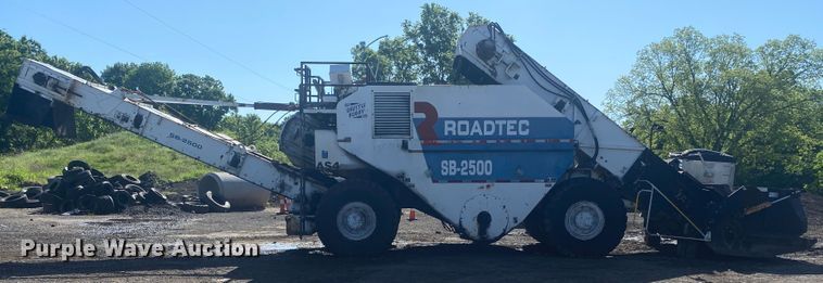 image for item DM4135 1995 Roadtec SB2500  Shuttle Buggy material transfer vehicle