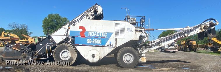 image for item DM4135 1995 Roadtec SB2500  Shuttle Buggy material transfer vehicle