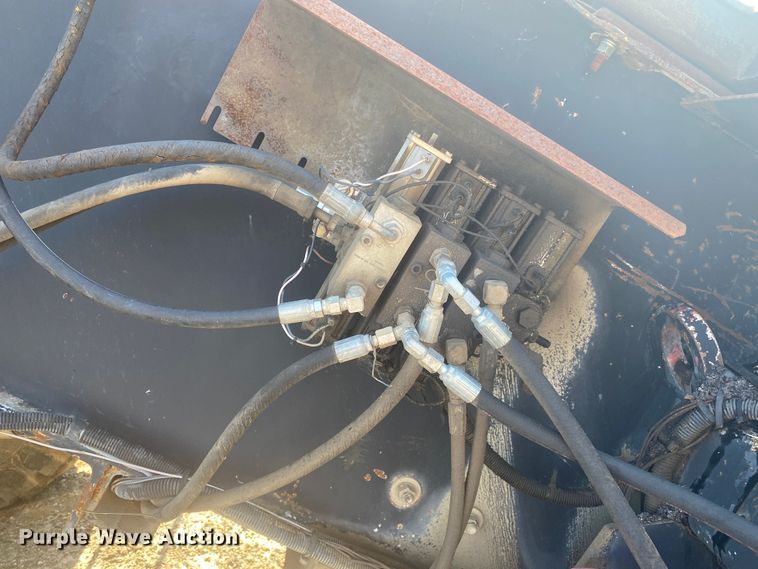 image for item DM4135 1995 Roadtec SB2500  Shuttle Buggy material transfer vehicle