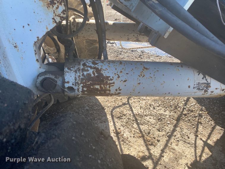 image for item DM4135 1995 Roadtec SB2500  Shuttle Buggy material transfer vehicle