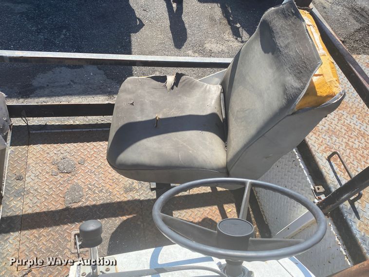 image for item DM4135 1995 Roadtec SB2500  Shuttle Buggy material transfer vehicle