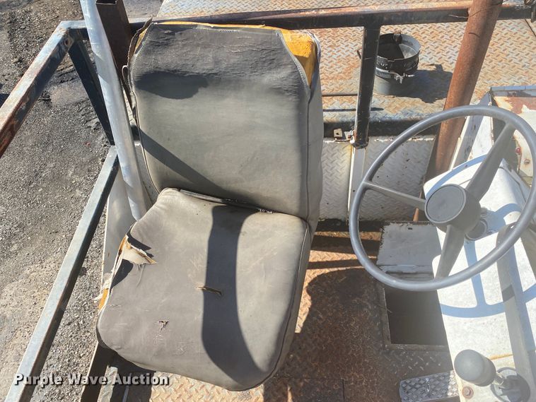 image for item DM4135 1995 Roadtec SB2500  Shuttle Buggy material transfer vehicle