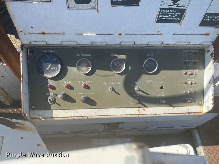 image for item DM4135 1995 Roadtec SB2500  Shuttle Buggy material transfer vehicle