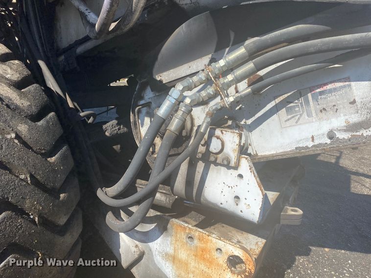 image for item DM4135 1995 Roadtec SB2500  Shuttle Buggy material transfer vehicle