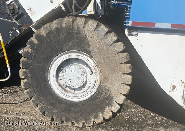 image for item DM4135 1995 Roadtec SB2500  Shuttle Buggy material transfer vehicle