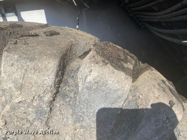 image for item DM4135 1995 Roadtec SB2500  Shuttle Buggy material transfer vehicle