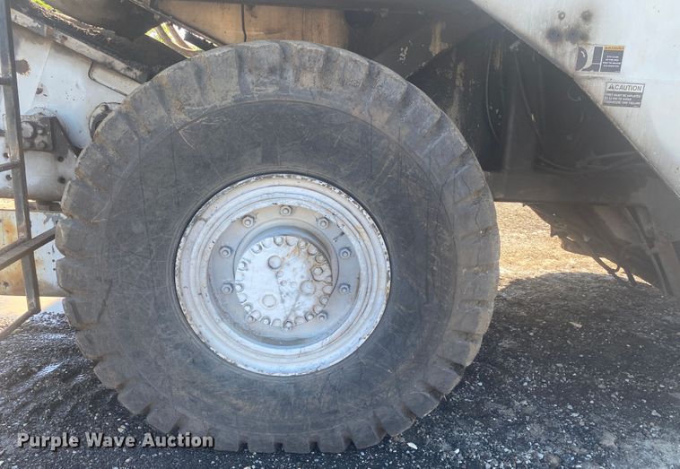 image for item DM4135 1995 Roadtec SB2500  Shuttle Buggy material transfer vehicle