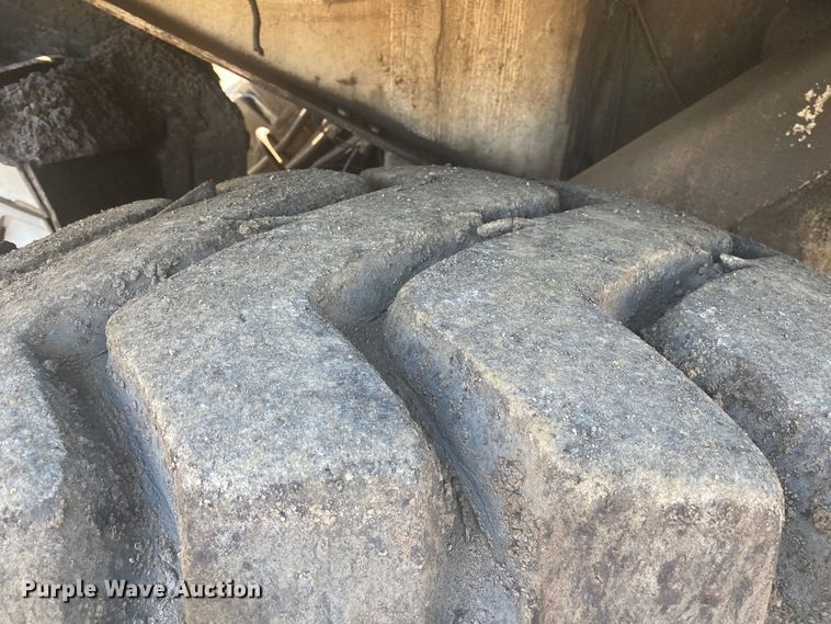 image for item DM4135 1995 Roadtec SB2500  Shuttle Buggy material transfer vehicle