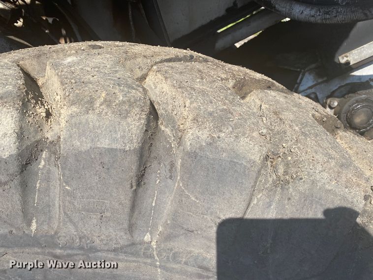 image for item DM4135 1995 Roadtec SB2500  Shuttle Buggy material transfer vehicle