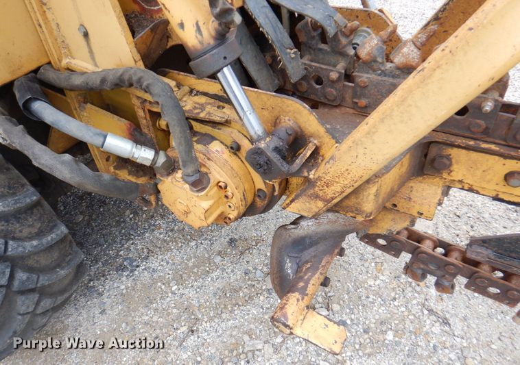 image for item DM6156 1999 Vermeer V5750  trencher