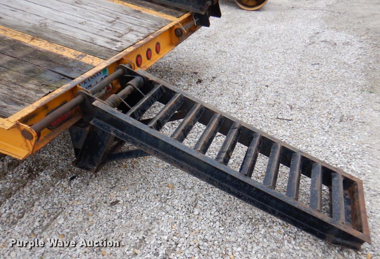 image for item DM6159 2011 Redi Haul R25210PFE-102  equipment trailer