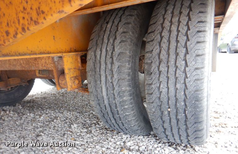 image for item DM6159 2011 Redi Haul R25210PFE-102  equipment trailer