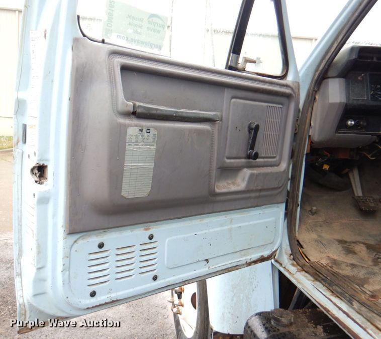 image for item DM6162 1995 Ford F800  dump truck