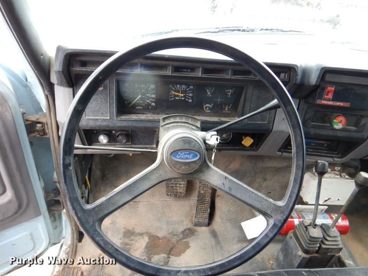 image for item DM6162 1995 Ford F800  dump truck