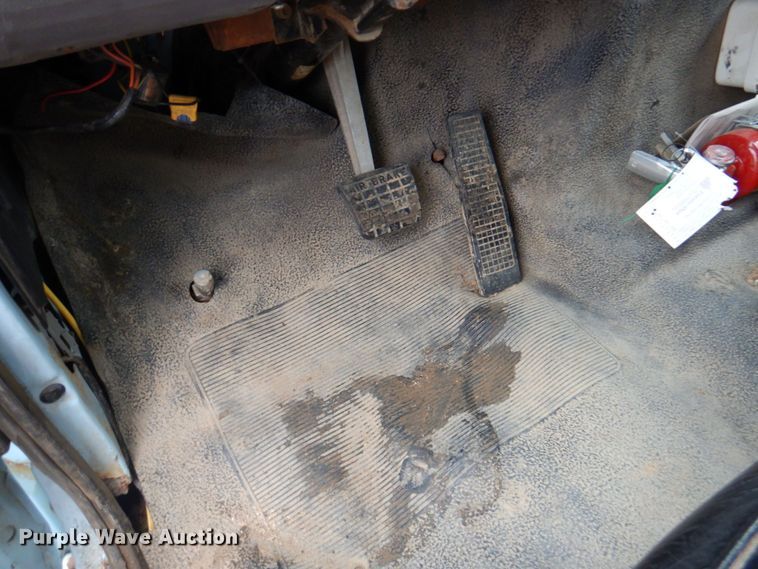 image for item DM6162 1995 Ford F800  dump truck