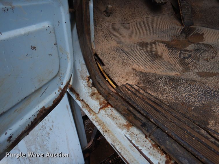 image for item DM6162 1995 Ford F800  dump truck