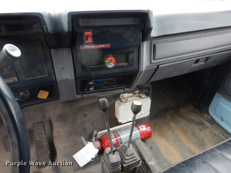 image for item DM6162 1995 Ford F800  dump truck