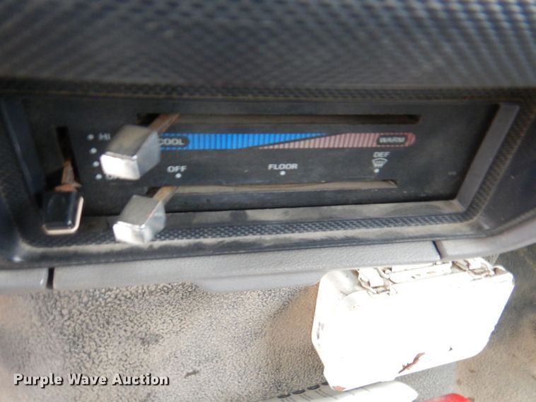 image for item DM6162 1995 Ford F800  dump truck