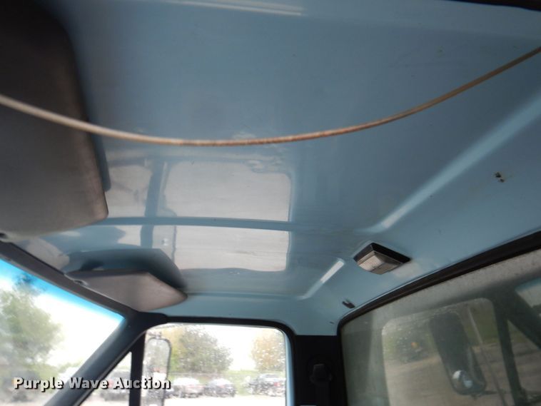 image for item DM6162 1995 Ford F800  dump truck