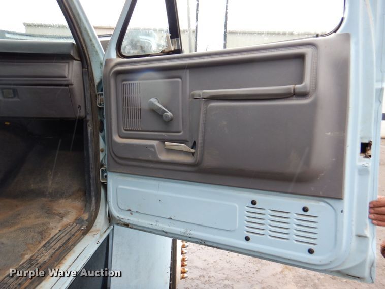 image for item DM6162 1995 Ford F800  dump truck