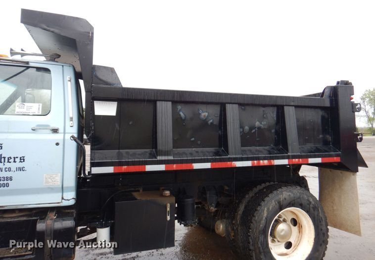 image for item DM6162 1995 Ford F800  dump truck