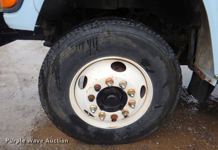 image for item DM6162 1995 Ford F800  dump truck