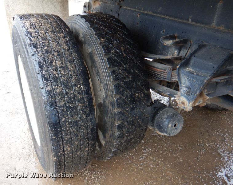 image for item DM6162 1995 Ford F800  dump truck