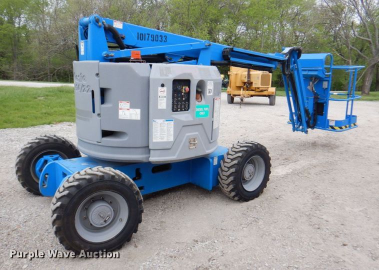 image for item DM6185 2013 Genie Z34/22  boom lift