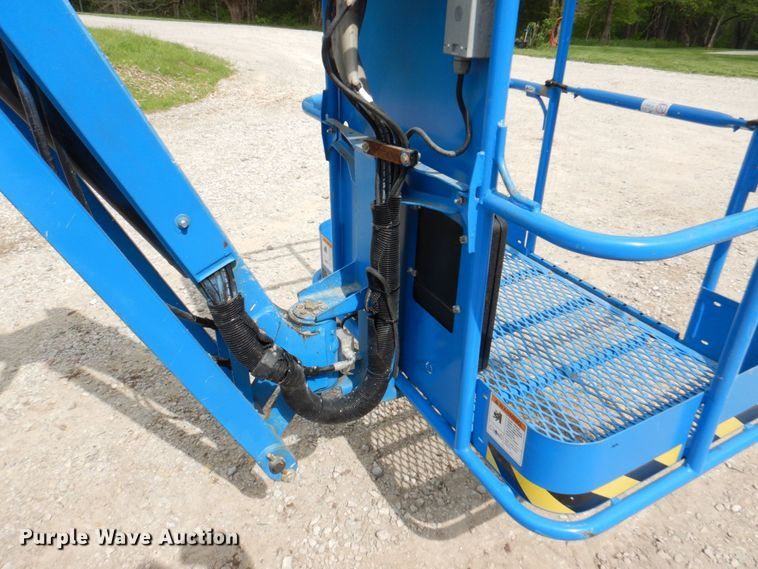image for item DM6185 2013 Genie Z34/22  boom lift