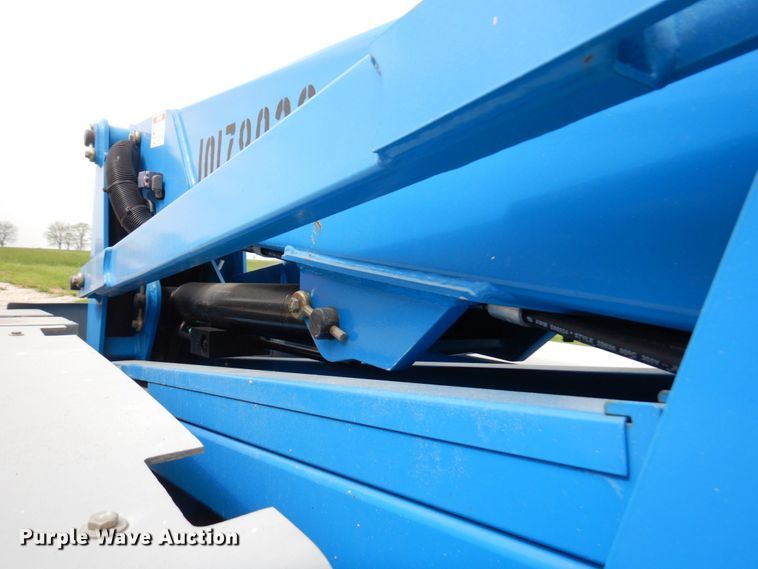 image for item DM6185 2013 Genie Z34/22  boom lift