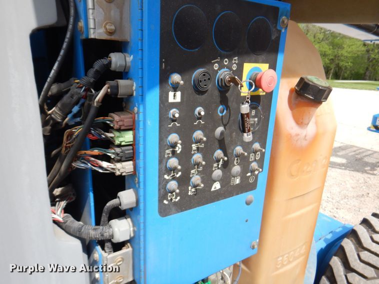 image for item DM6185 2013 Genie Z34/22  boom lift