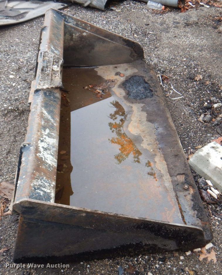 image for item DM6224 Kubota  skid steer bucket