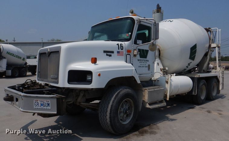 image for item DM7330 2000 International 5600i  ready mix truck