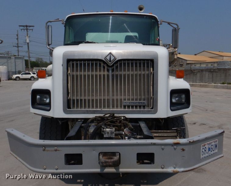 image for item DM7330 2000 International 5600i  ready mix truck