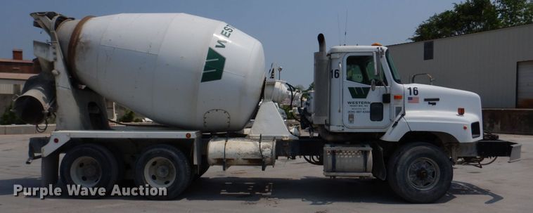 image for item DM7330 2000 International 5600i  ready mix truck