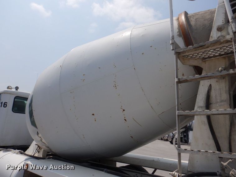 image for item DM7330 2000 International 5600i  ready mix truck