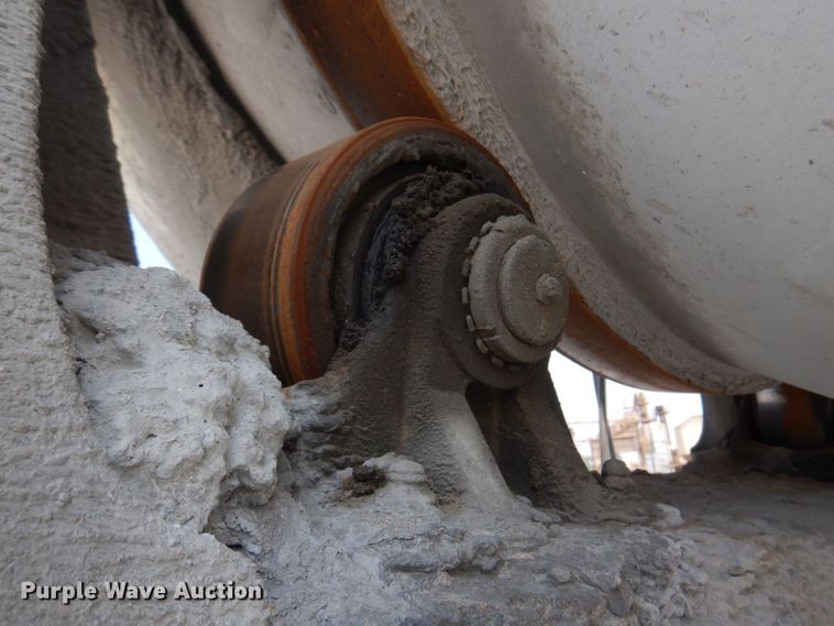 image for item DM7330 2000 International 5600i  ready mix truck