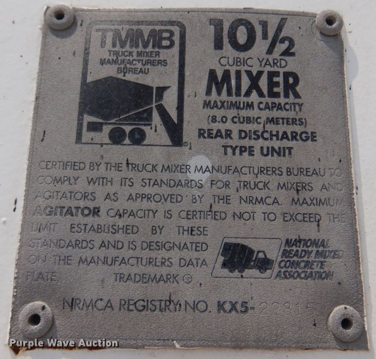 image for item DM7330 2000 International 5600i  ready mix truck