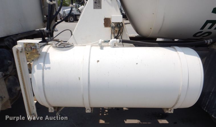 image for item DM7330 2000 International 5600i  ready mix truck