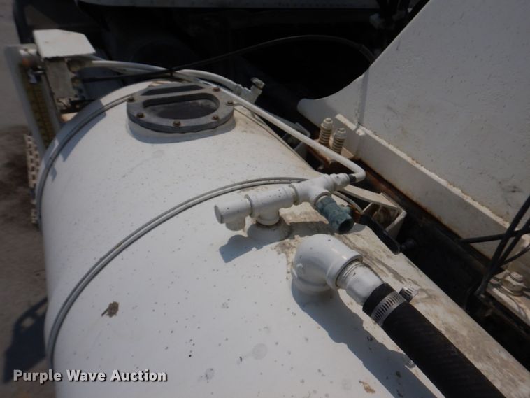 image for item DM7330 2000 International 5600i  ready mix truck