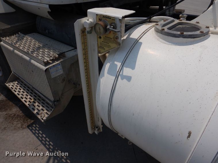 image for item DM7330 2000 International 5600i  ready mix truck