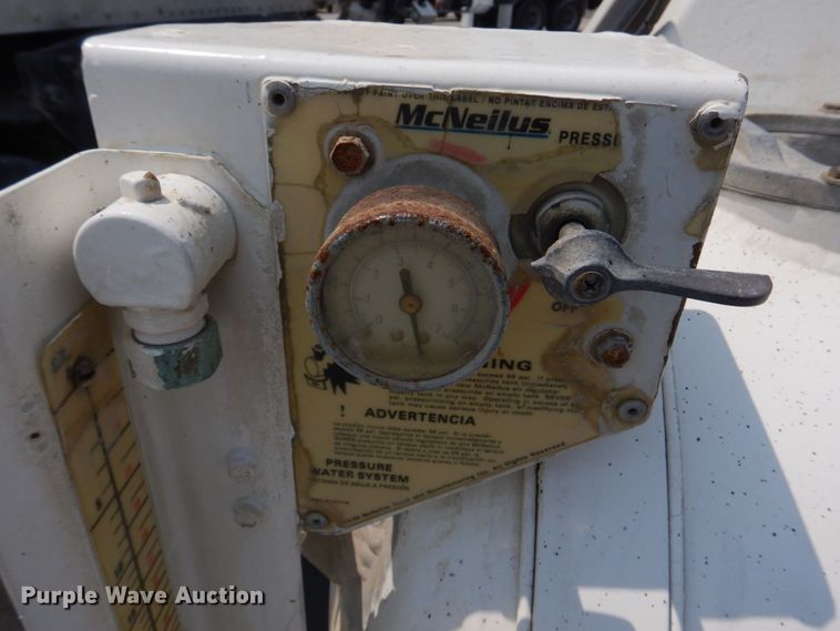 image for item DM7330 2000 International 5600i  ready mix truck